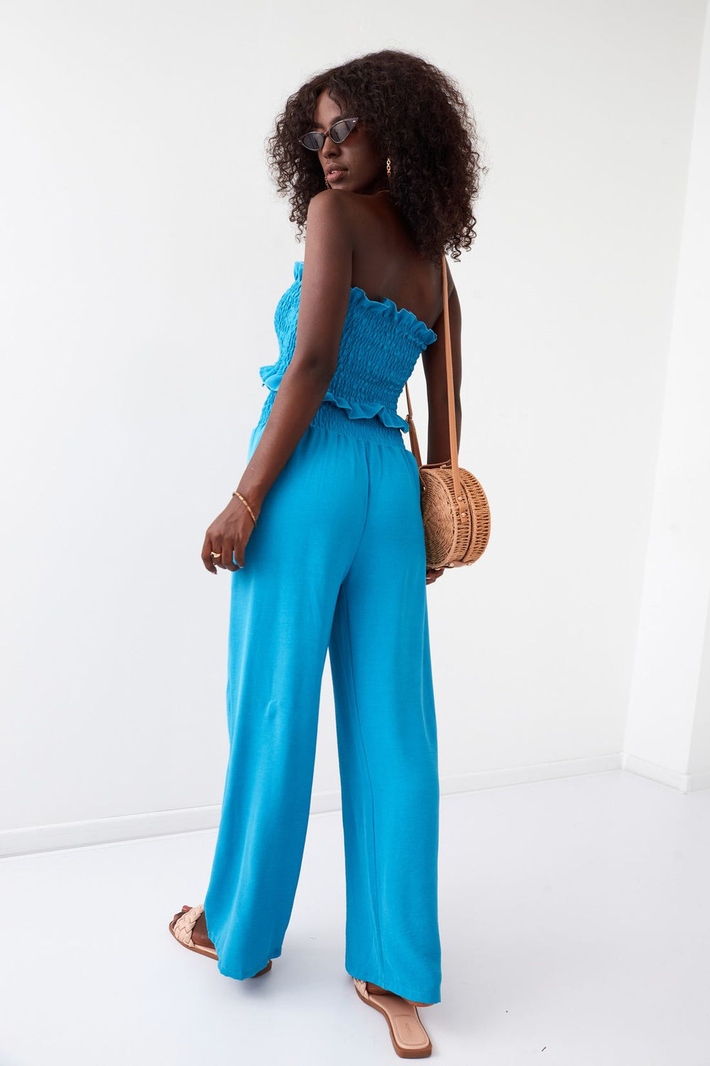 A set of women's wide pants with a short gathered top, blue 7692