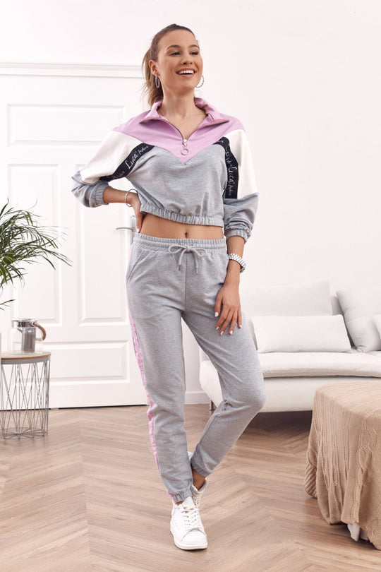Comfortable tracksuit sweatshirt with a stand-up collar and pants
